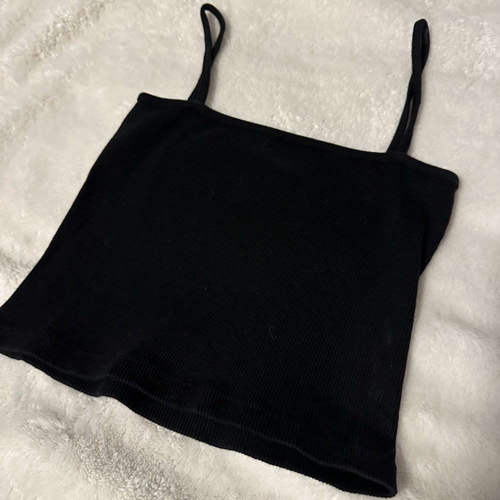 black tank top🖤